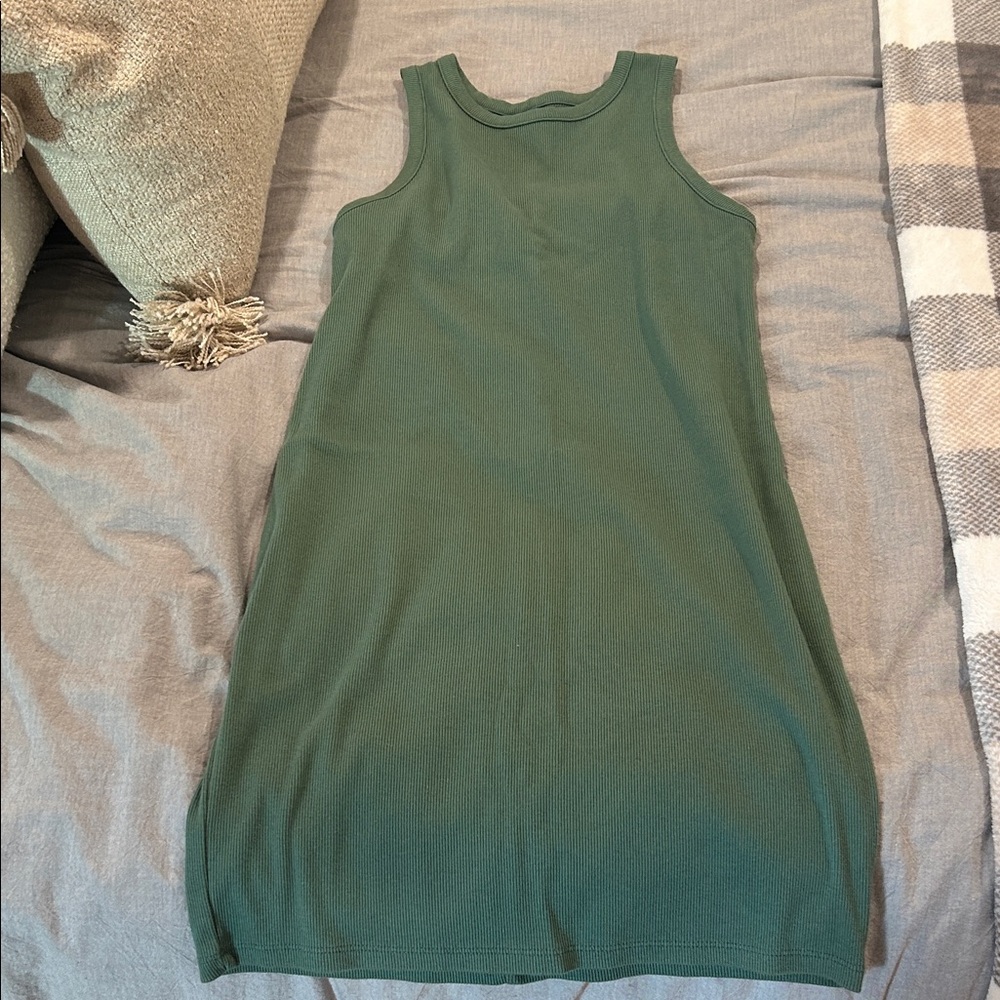 4 Midi Fitted Dresses